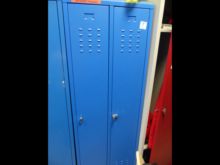 2 Delbart kleedruimte/kluisjes