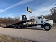 2019 Peterbilt 348