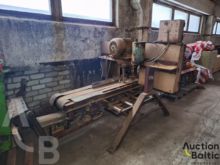 Board cutting machine