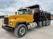 1997 MACK 690S