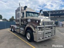 2013 Mack 超级运输车