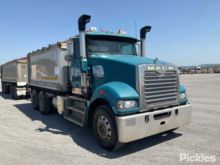 2016 Mack CMHR 三叉戟