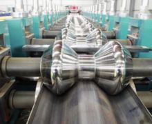 Guardrail roll forming machine in