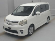 Toyota Noah 2011